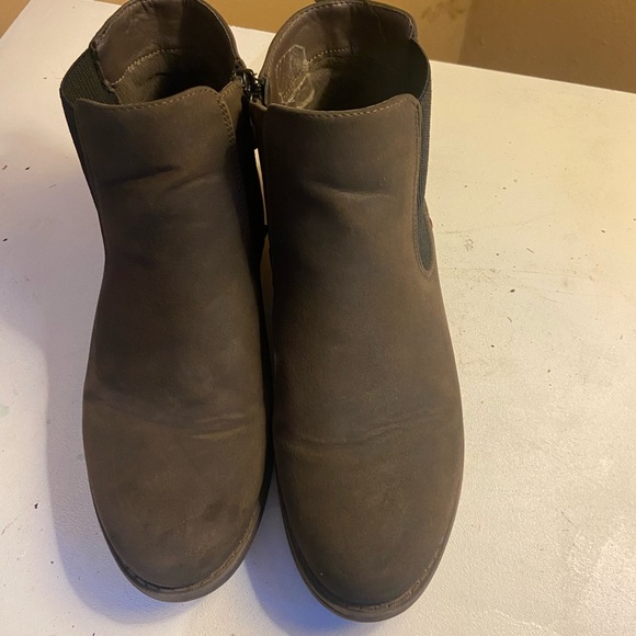 Beautiful ankle booties - Picture 3 of 7